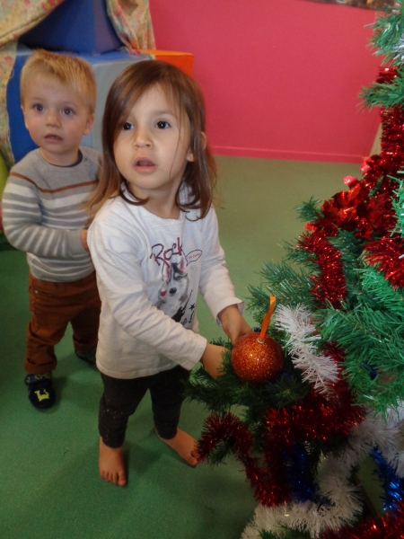 Fête de noël , goûter avec les parents un plaisir pour les petits comme pour les grands....